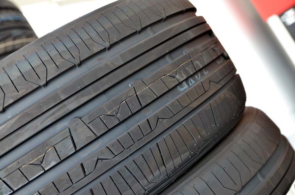 Nitto NT830 225/60R16 102W