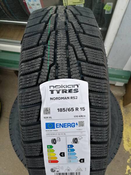 Ikon Character Snow 2 215/55R16 97R