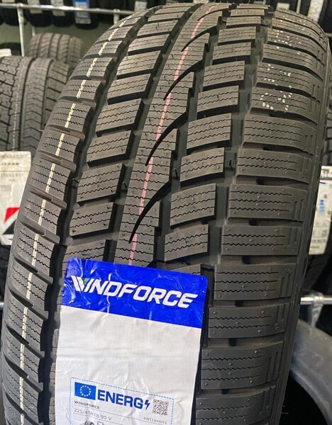 Windforce Snowblazer UHP 245/45R19 102V