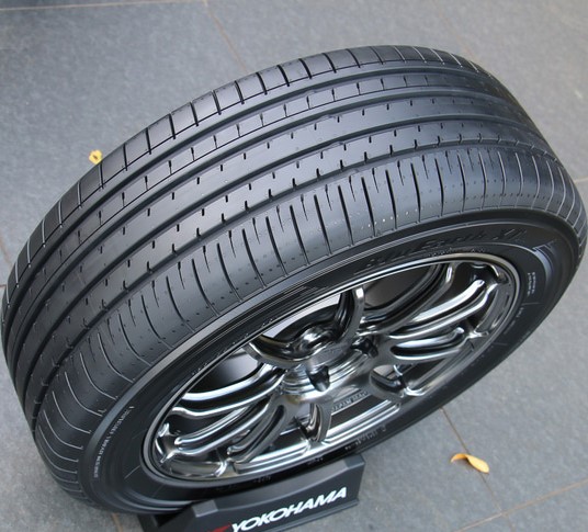 Yokohama BluEarth-XT AE61 235/65R17 108V